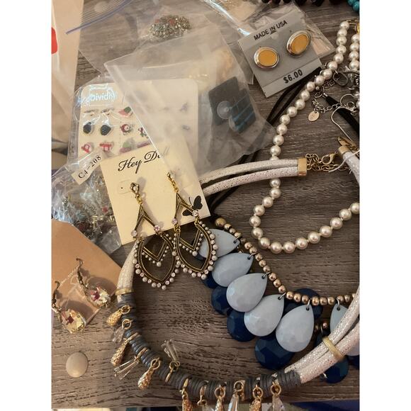 22 Pc Jewelry Bundle NEW & PreOwned Bundle - Picture 3 of 10